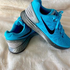 Beautiful pair of Nike Lunarglide 6’s!!  Neon Blue Size 6!!